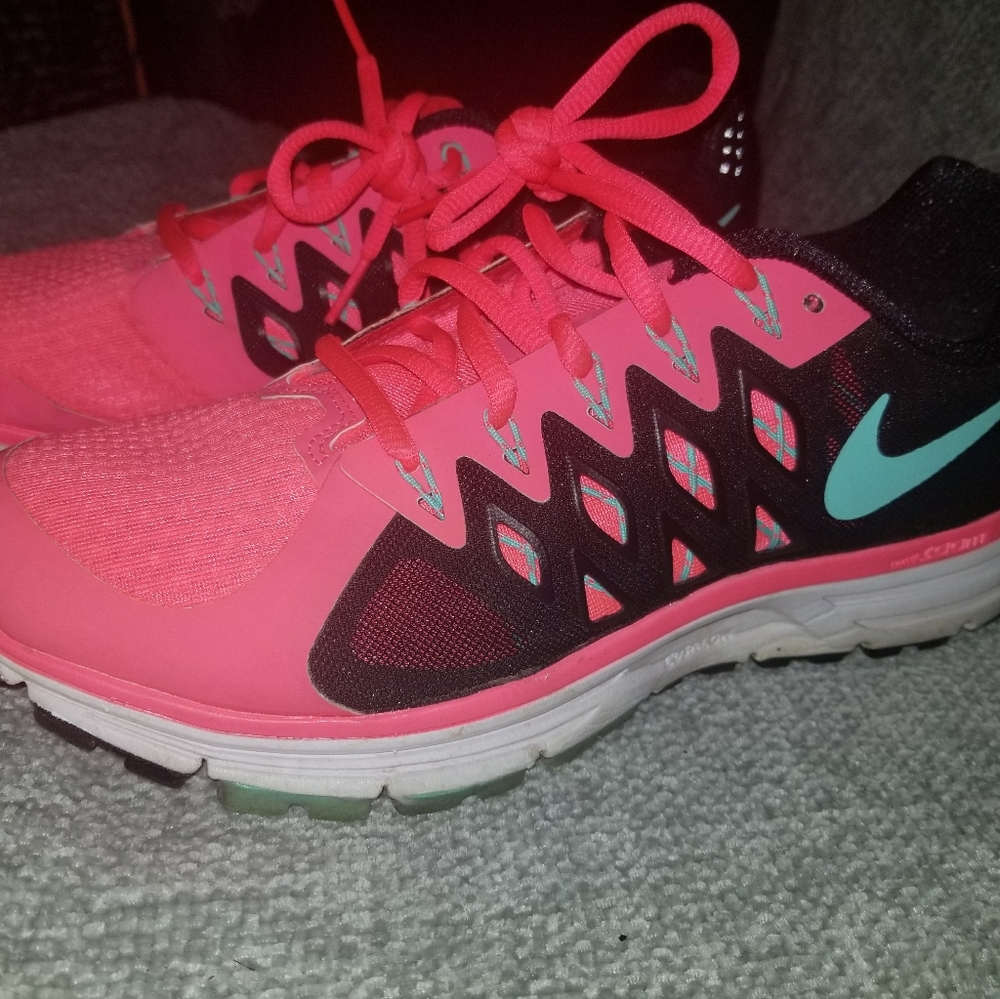 Nike Vomero 9 Shoes Size 9